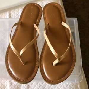 Women’s Universal Thread Flip Flops